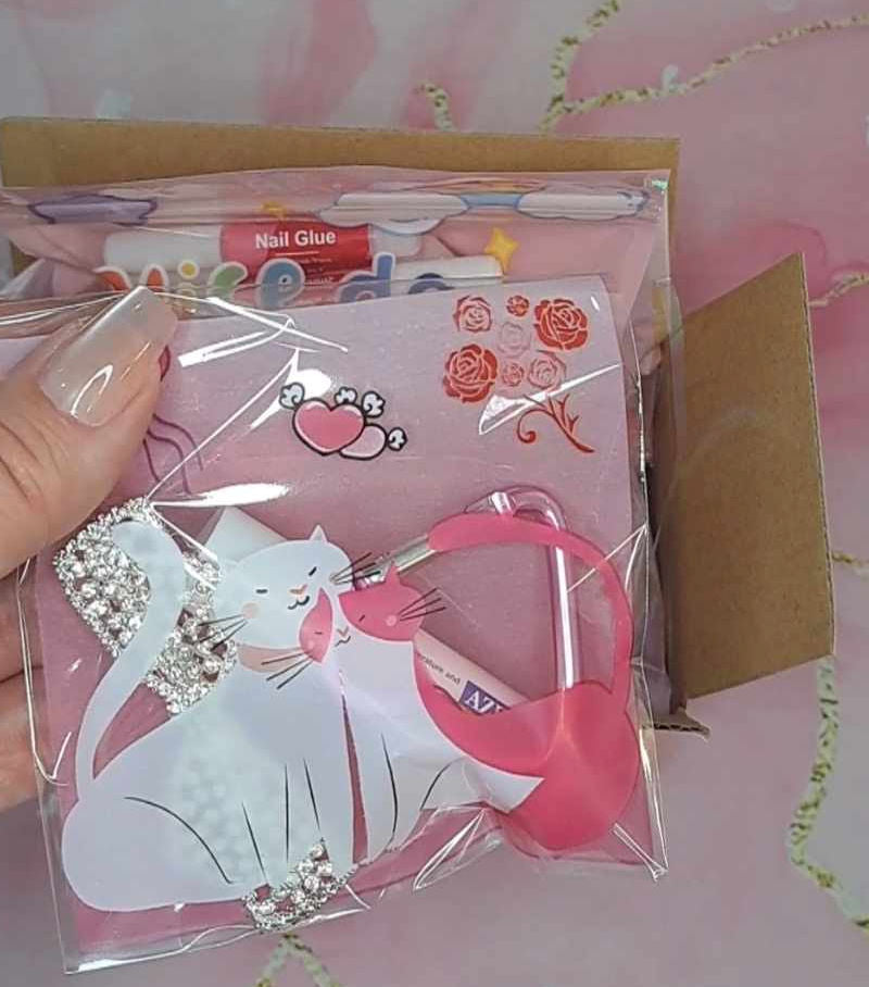MYSTERY BALL ROSE (press on nails décorés)